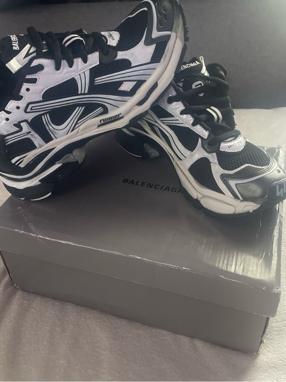 Black & White. Balenciaga runners - Picture 6 of 8